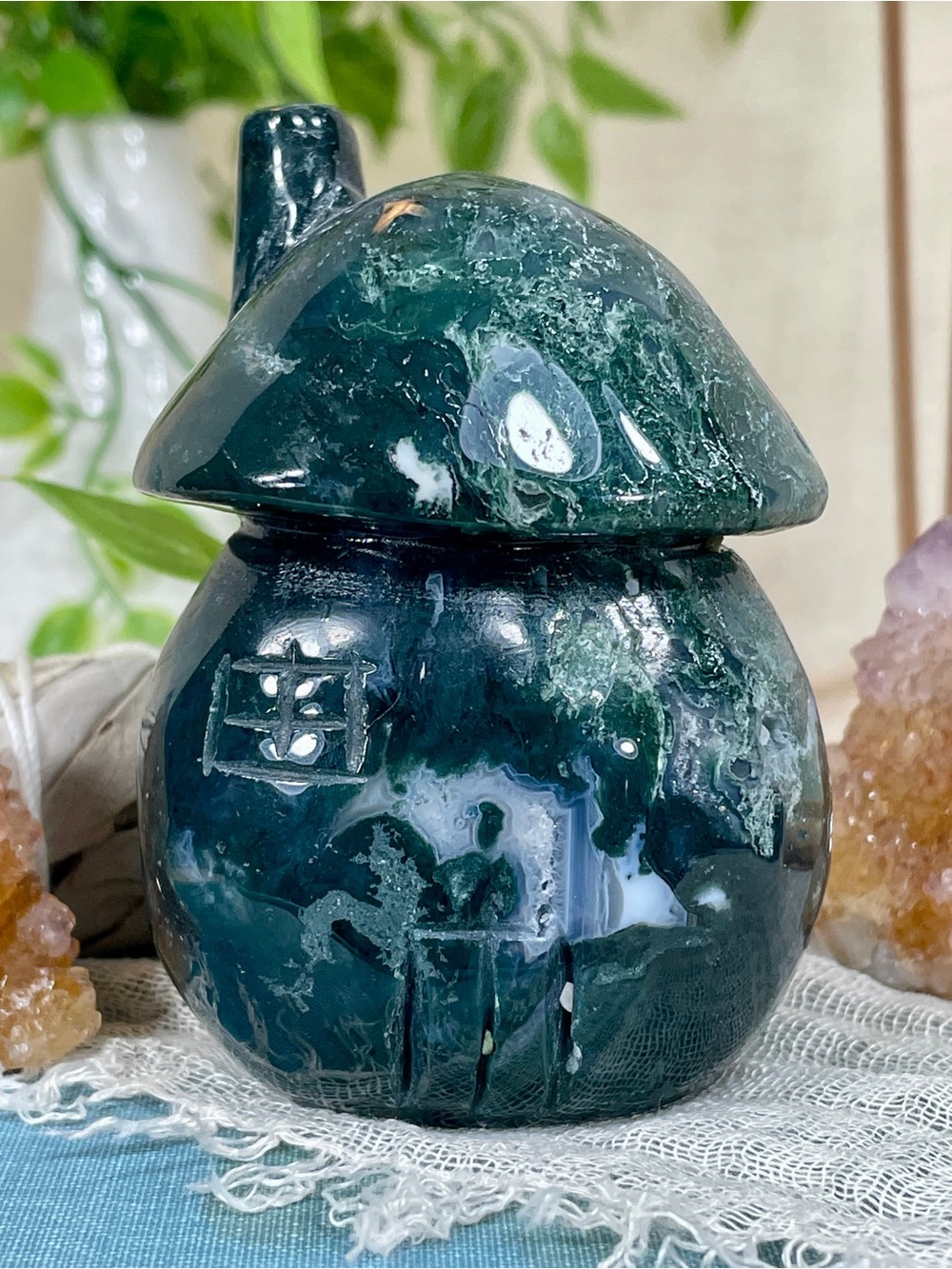 !!! NEW !!! 2522 Moss Agate Mushroom House Crystal Carving